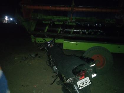 Young man killed after two-wheeler collides with harvester | हार्वेस्टरवर दुचाकी आदळून तरुणाचा मृत्यू