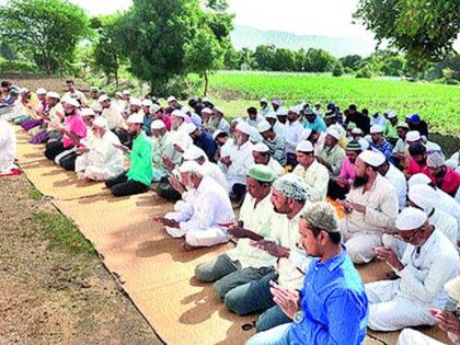 Due to sowing crisis, prayer for rain | दुबार पेरणीचे संकट, पावसासाठी प्रार्थना