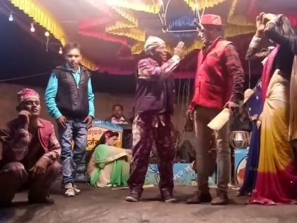 The traditional art of songbirds is neglected | सोंगाड्यांची पारंपरिक कला उपेक्षित The traditional art of songbirds is neglected | सोंगाड्यांची पारंपरिक कला उपेक्षित