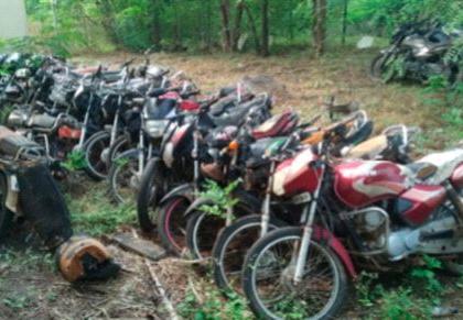 Appeal of Mhaswad police regarding unattended motorcycles | बेवारस मोटारसायकलींबाबत म्हसावद पोलिसांचे आवाहन Appeal of Mhaswad police regarding unattended motorcycles | बेवारस मोटारसायकलींबाबत म्हसावद पोलिसांचे आवाहन