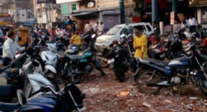 Parking spaces are being provided! | पार्कींग जागांना दिला जातोय खो!