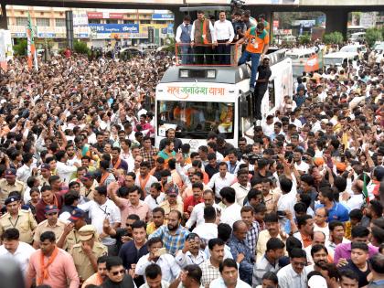 Article on Are black bubbles on the CM Devendra Fadanvis 'MahaJanadesh Yatra'? in Nashik | मुख्यमंत्र्यांच्या ‘महाजनादेश’वर काळे फुगे का?