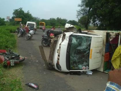 4 youths die in road accident in Bori river | बोरी नदी पात्रात बुडून २ तरुणांचा मृत्यू, एक बालक अपघातात ठार