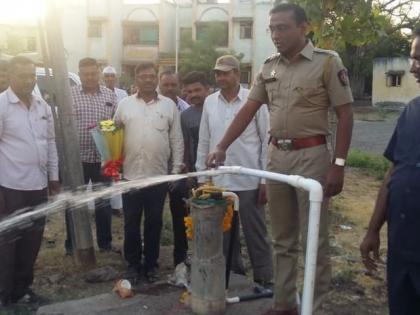 Success in launching closed handpumps in Police colony of Bhusaval | भुसावळला पोलीस वसाहतीत बंद हातपंप सुरू करण्यात यश