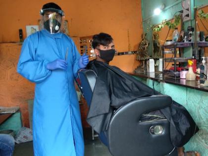 Use of PPE kits by salon professionals | सलून व्यावसायिकांकडून पीपीई किटचा वापर