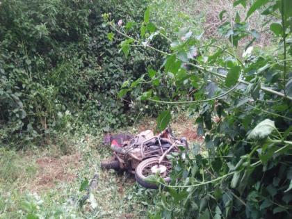 Motorbike killed in 300-foot-deep grave | ३०० फुट दरीत कोसळून मोटारसायकलस्वार ठार