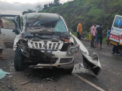 Four persons were seriously injured in an accident near Wadiv | वाडीवºहेजवळ अपघातात चार जण गंभीर जखमी