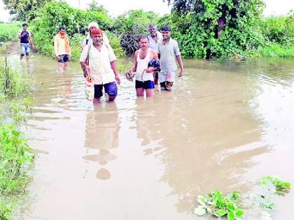 Four farmers hit Lower Wardha Dam | लोअर वर्धा धरणाचा ३० शेतकऱ्यांना फटका Four farmers hit Lower Wardha Dam | लोअर वर्धा धरणाचा ३० शेतकऱ्यांना फटका