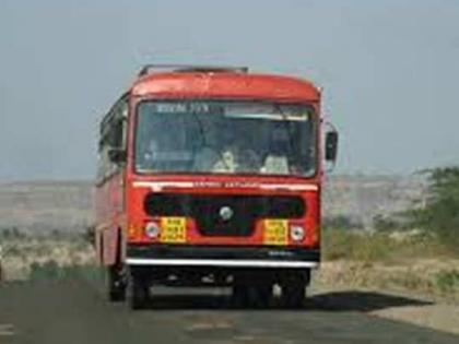 The bus jumped out of the ditch and the passenger woman fell down | खड्ड्यातून बस उसळली अन् प्रवासी महिला खाली कोसळली The bus jumped out of the ditch and the passenger woman fell down | खड्ड्यातून बस उसळली अन् प्रवासी महिला खाली कोसळली