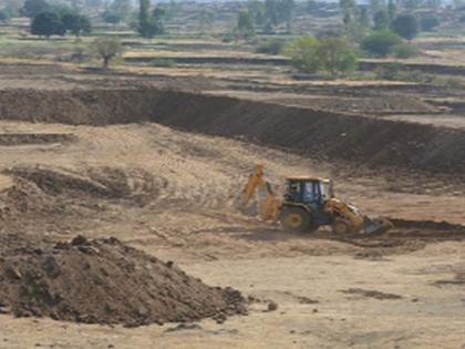 Start of opening the lake at Shiv Khatyal | शिव खट्याळ येथे तलाव खोलीकरणास प्रारंभ