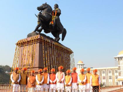 Shivaji cheers at Shivaji University | शिवाजी विद्यापीठात शिवरायांचा जयजयकार