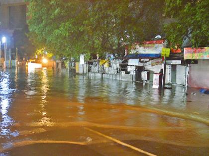 The subdued swearing, in the mohrabhan water | उपराजधानी भिजली, मोरभवन पाण्यात
