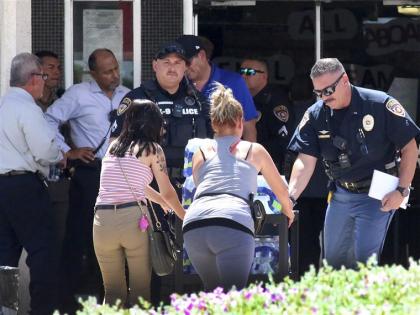 iUs Gunman Kills 20 In Shooting Rampage At Shopping Store In Texas | अमेरिकेच्या टेक्सासमध्ये झालेल्या गोळीबारात 20 जणांचा मृत्यू