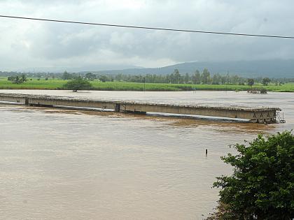 Visarga grew from Radhanagari, Warna dams | राधानगरी, वारणा धरणांतून विसर्ग वाढला