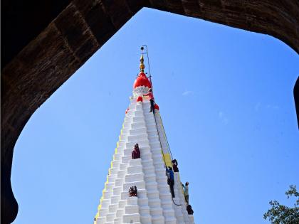 Security system with increased CCTV in Ambabai temple area was reviewed by District Collector on the occasion of Navratri festival | अंबाबाई मंदिर परिसरात वाढीव सीसीटीव्हीसह सुरक्षा यंत्रणा, नवरात्रौत्सवानिमित्त जिल्हाधिकाऱ्यांनी घेतला आढावा