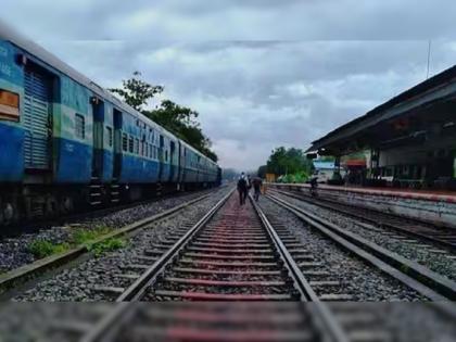 Two Indian railway station near border Nepal and Bangladesh | देशातील असे रेल्वे स्टेशन जिथून तुम्ही चालत दुसऱ्या देशात जाऊ शकता!