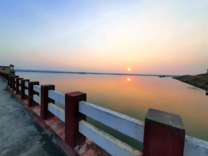 Malpur project is becoming Sunset Point ... | मालपूर प्रकल्प ठरतोय सनसेट पाॅईंट...