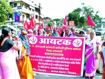 अंगणवाडी सेविकांचा आमदार निवासावर मोर्चा