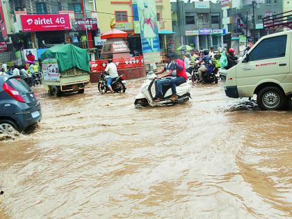 Water supply in Aurangabad in half an hour | औरंगाबादमध्ये अर्ध्या तासात पाणीच पाणी