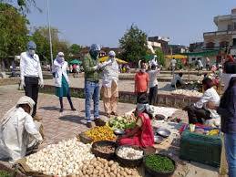 Allow vegetable sellers to visit Wani Chaufuli three days a week | भाजी विक्र ी करणाऱ्यांना आठवड्यातून तीन दिवस वणी चौफुलीवर परवानगी द्या