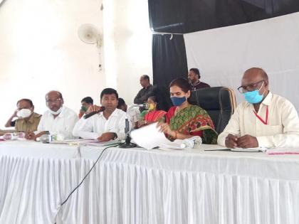 Union Minister addresses officials at Nandgaon | नांदगावी केंद्रीय मंत्र्यांकडून अधिकाऱ्यांची कानउघाडणी