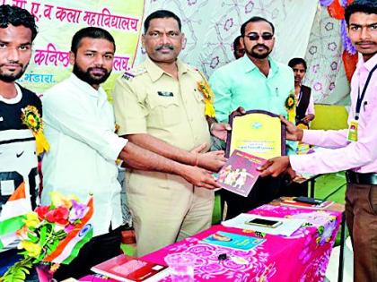 Allocated books worth 22 thousand rupees | २२ हजार रुपयांची पुस्तके वाटप