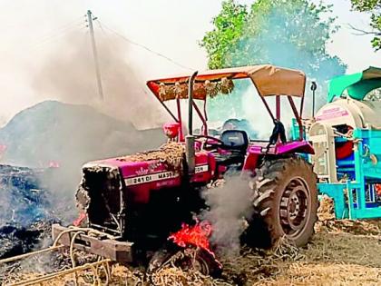 A tractor and a threshing machine were burnt along with three acres of paddy | तीन एकरातील धानासह ट्रॅक्टर व मळणी यंत्र भस्मसात