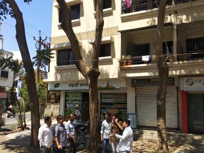 Dangerous tree in Govindagar area | गोविंदनगर भागात धोकादायक झाड