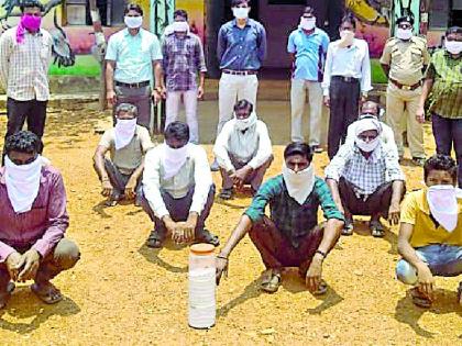 Eight Nilgai hunters arrested | नीलगायीची शिकार करणाऱ्या आठ जणांना अटक Eight Nilgai hunters arrested | नीलगायीची शिकार करणाऱ्या आठ जणांना अटक