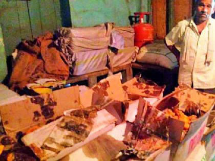 Seized 49 boxes of jaggery confiscated | साठवून ठेवलेला ४९ पेट्या गुळ केला जप्त