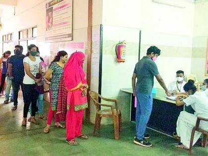 Youths above 30 years of age for vaccination | लसीकरणासाठी सरसावला 30 वर्षांवरील युवावर्ग Youths above 30 years of age for vaccination | लसीकरणासाठी सरसावला 30 वर्षांवरील युवावर्ग