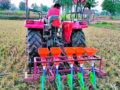 Crop planting experiment with Zero Till Drill in the district | जिल्ह्यात झिरो टील ड्रिल यंत्राने पीक लागवडचा प्रयोग Crop planting experiment with Zero Till Drill in the district | जिल्ह्यात झिरो टील ड्रिल यंत्राने पीक लागवडचा प्रयोग