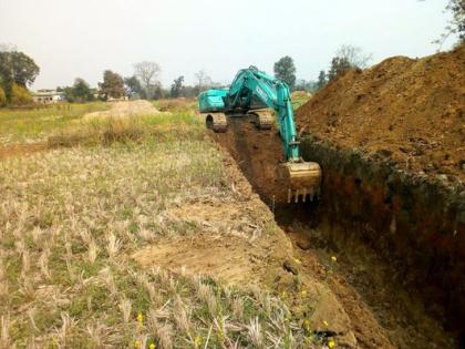 Excavation from vertical crop continues | उभ्या पिकातून खोदकाम सुरूच