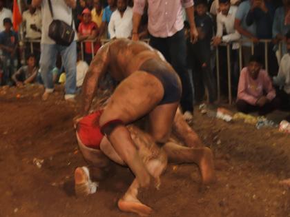 Mayor's Cup Wrestling Tournament in Sangli, Hamid Irani, Mauli Jamdad wrestling draw | Sangli News: हमीद इराणी, माउली जमदाडेची झुंज अखेर बराेबरीत, तब्बल एक तास चाललेली कुस्ती