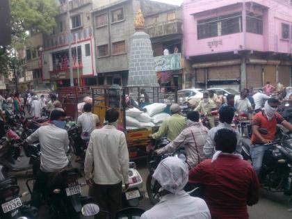 Demand for clearing station road | स्टेशनरोड मोकळा करण्याची मागणी Demand for clearing station road | स्टेशनरोड मोकळा करण्याची मागणी