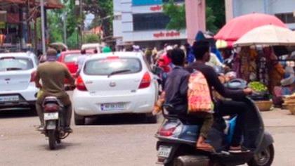 Traffic control in Shahada collapsed | शहाद्यातील वाहतूक नियंत्रण कोलमडले Traffic control in Shahada collapsed | शहाद्यातील वाहतूक नियंत्रण कोलमडले