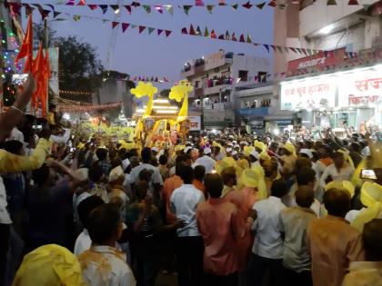 The program to draw 12 trains for Nafadala Khanderao Maharaj Yatra | निफाडला खंडेराव महाराज यात्रेनिमित्त १२ गाड्या ओढण्याचा कार्यक्र म