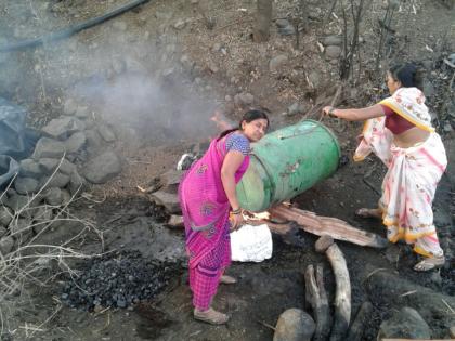 Battle against Shantabiris! | शांताबार्इंची हातभट्टीविरुद्धची लढाई !