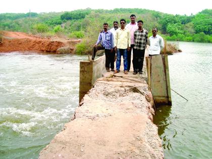 Rash-Kotharwadi incidents: Disgruntled with Kharbandi Bundra | पुरळ-कोठारवाडीतील घटना : खारभूमी बंधारा कामाबाबत नाराजी, शेतीत पाणी गेल्याने जमीन नापीक