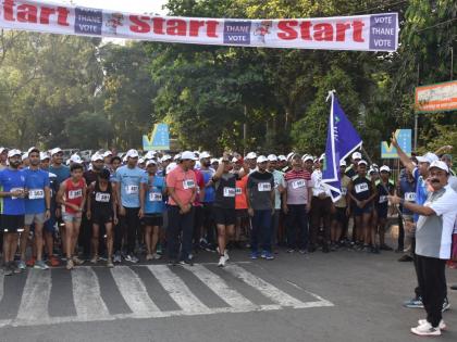 Thanekar's youthful participation in the 'Run for Vote' awareness rally | रन फॉर व्होटच्या ‘मतदान’ जागृती रॅलीत ठाणेकर युवा-युवतींचा उत्स्फुर्त सहभाग