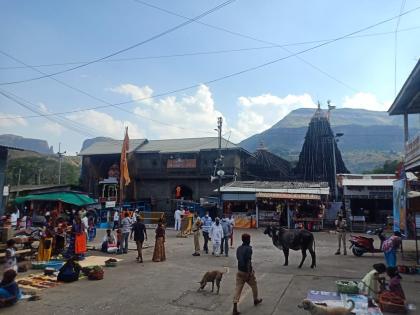 Life in Trimbakeshwar is slowly returning to normal | त्र्यंबकेश्वर येथील जनजीवन हळूहळू पूर्वपदावर