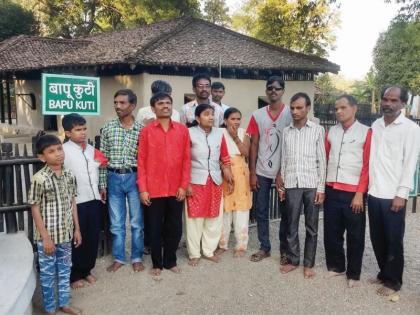 Father's Day Special: 'Pandurang' accepts paternity of 15 blind people not related by blood | Father's Day Special : रक्ताचे नाते नसलेल्या १५ अंधांचे पितृत्व स्वीकारणारा ‘पांडुरंग’