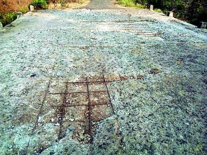 Borkhede to Saili (art) road | बोरखेडी ते सालई (कला) रस्त्याला अवकळा