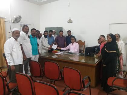 District Collectors Receive Tax Cessation | करवाढ रद्द करण्यासाठी जिल्हधिकाऱ्यांना साकडे