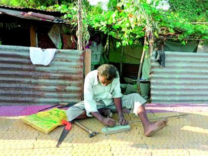 Diwali is on the charity of socialists | समाजप्रेमींच्या दातृत्वावरच दिवाळी Diwali is on the charity of socialists | समाजप्रेमींच्या दातृत्वावरच दिवाळी