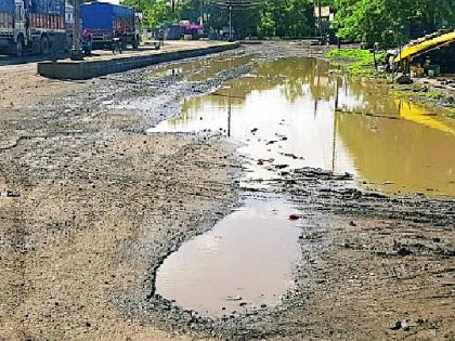 The poor condition of the national highway in the city of Darwha | दारव्हा शहरातील राष्ट्रीय महामार्गाची दुरावस्था