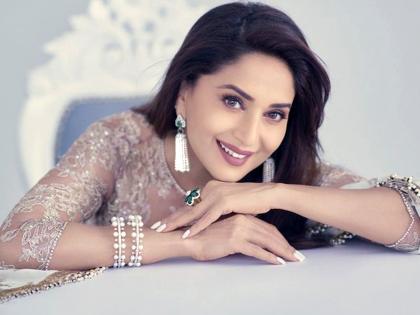 Madhuri Dixit brand luxury sports new porsche car worth more than 3 crores | Madhuri Dixit Buys New Car: माधुरी दीक्षितने खरेदी केली नवी अलिशान कार, किंमत ऐकून थक्क व्हाल