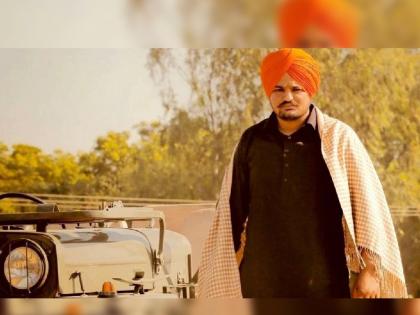 Punjabi singer Sidhu Moose Wala thar riddled with bullets in firing near Manasa | Sidhu Moose Wala : ३० राऊंड फायरिंग केल्यावर अशी झाली होती सिद्धू मूसेवालाच्या थारची अवस्था