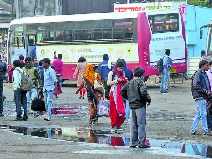 total of 441 buses in Nagpur division But only a few of these buses running | बसस्थानकावर गर्दी वाढली, बसेस कधी वाढणार?