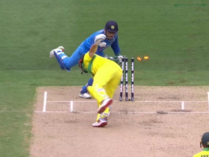 India vs Australia 3rd ODI: MS Dhoni reach milestone against Australia, most stumping against Australia | India vs Australia 3rd ODI : धोनीसमोर चाचपडलात तर बाद झालात, माहीचा ऑसींविरुद्ध पराक्रम